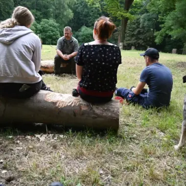 Gruppenfoto Teilnehmende Aktion Kunst im Wald