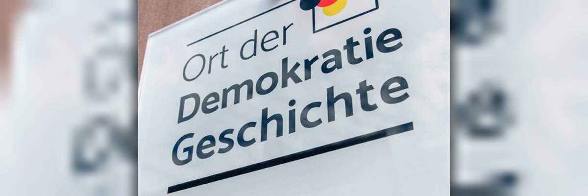 Plakette Orte der Demokratiegeschichte Plakette Orte der Demokratiegeschichte