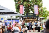 Ufer-Bar an den Schlossstufen Ufer-Bar an den Schlossstufen